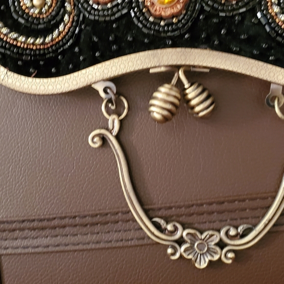 Beaded everywhere Framed Handbag Excellent Condition Beaded On Every Side - Picture 3 of 12